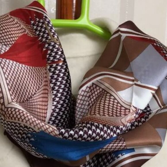NWOT Silk Scarf 25x26" Colourful Brown & Cream “Umbrellas “ Theme - Picture 9 of 14